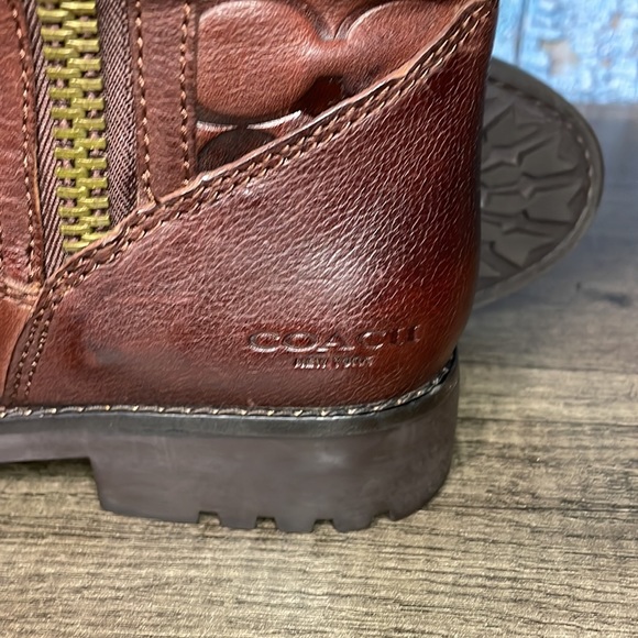 Coach Valentine signature C leather boot. Size 6 - Picture 8 of 13